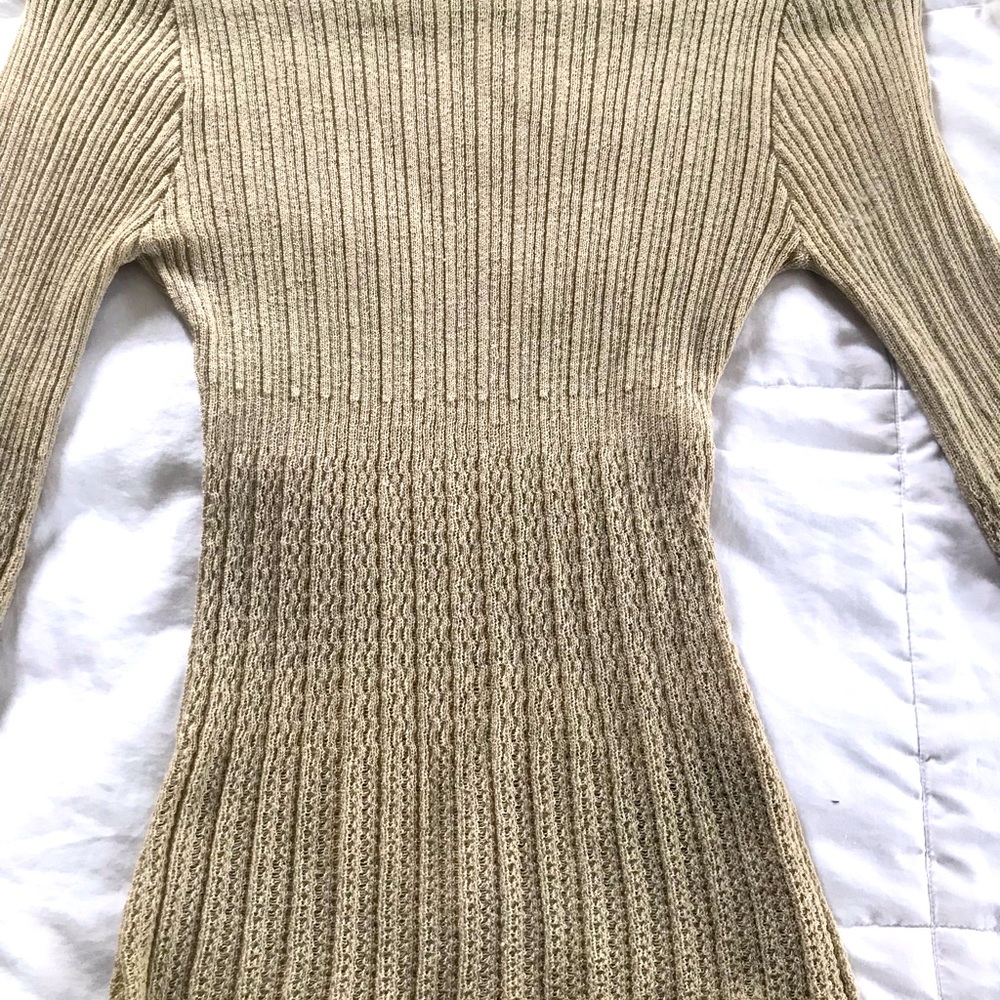 Thin elegant Jacob sweater with flare sleeves.